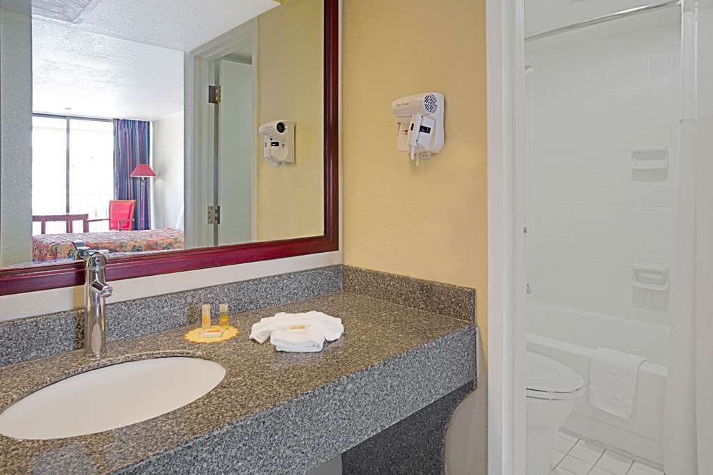 Days Inn & Suites By Wyndham Clermont Room photo